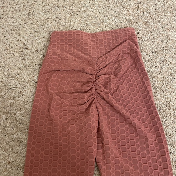 Pink booty scrunched leggings - Picture 2 of 4